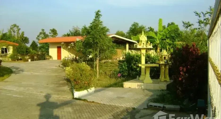 À vendre 4 chambres maison à Huai Rat, Buriram