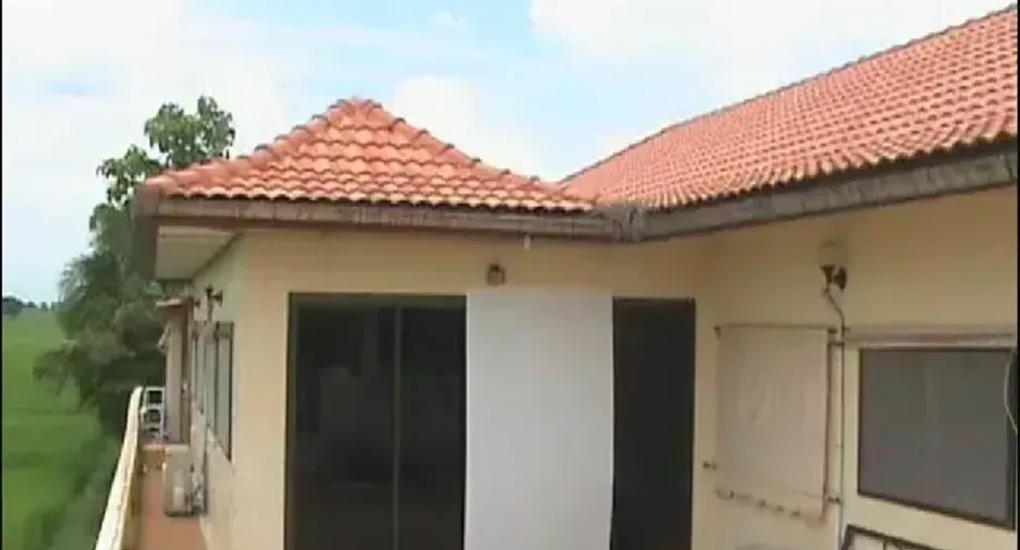À vendre 4 chambres maison à Huai Rat, Buriram