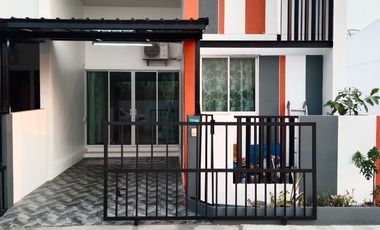 À vendre 2 chambres maison de ville à Khlong Luang, Pathum Thani