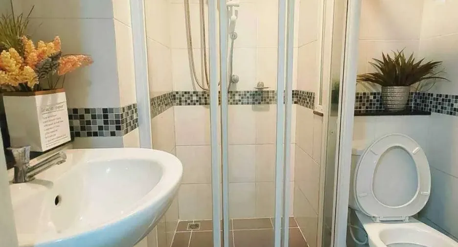 For sale 2 bedrooms condo in Mueang Samut Prakan, Samut Prakan
