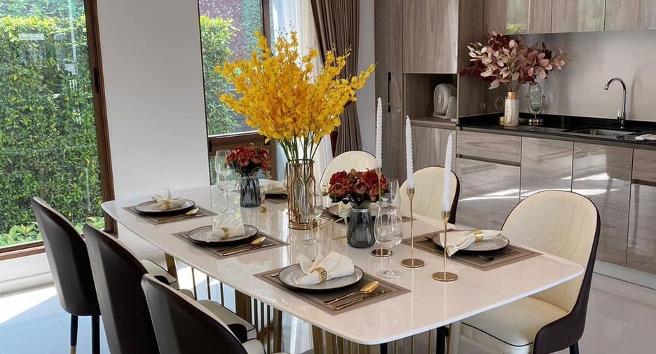 For sale 4 bedrooms house in Bang Kapi, Bangkok