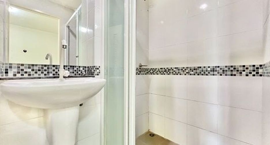 For sale 1 bed condo in Mueang Samut Prakan, Samut Prakan