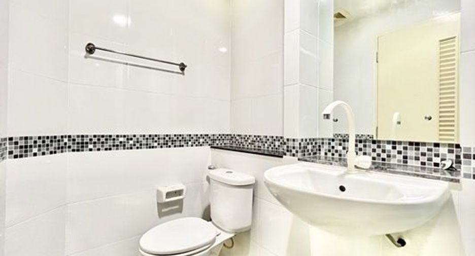 For sale 1 bed condo in Mueang Samut Prakan, Samut Prakan