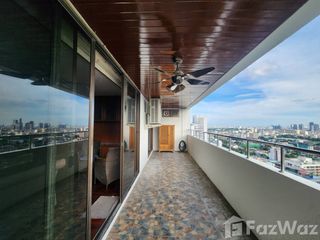 For sale 3 bedrooms condo in Watthana, Bangkok