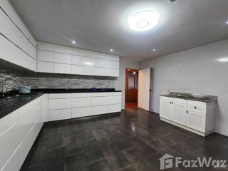 For sale 3 bedrooms condo in Watthana, Bangkok