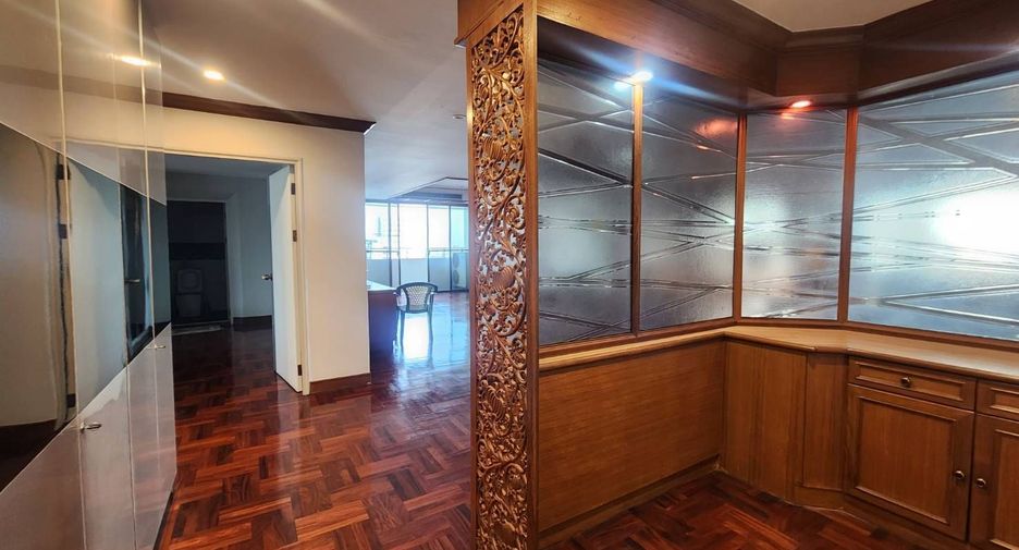 For sale 3 bedrooms condo in Watthana, Bangkok