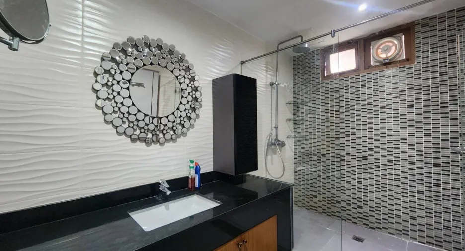 For sale 3 bedrooms condo in Watthana, Bangkok