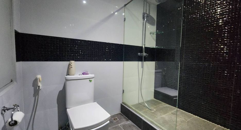 For sale 3 bedrooms condo in Watthana, Bangkok