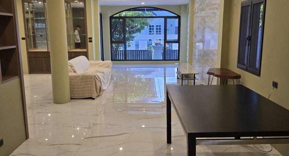 À vendre 4 chambres maison à Bang Khae, Bangkok