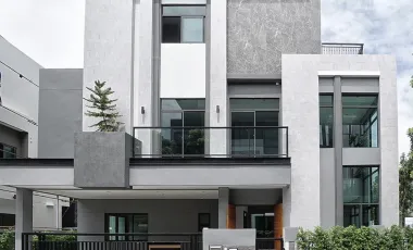 For sale and for rent 5 bedrooms house in Bang Na, Bangkok
