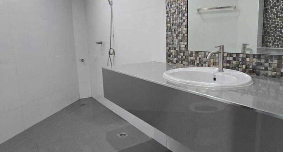 Casa adosada en venta de 3 habitaciones en Thalang, Phuket