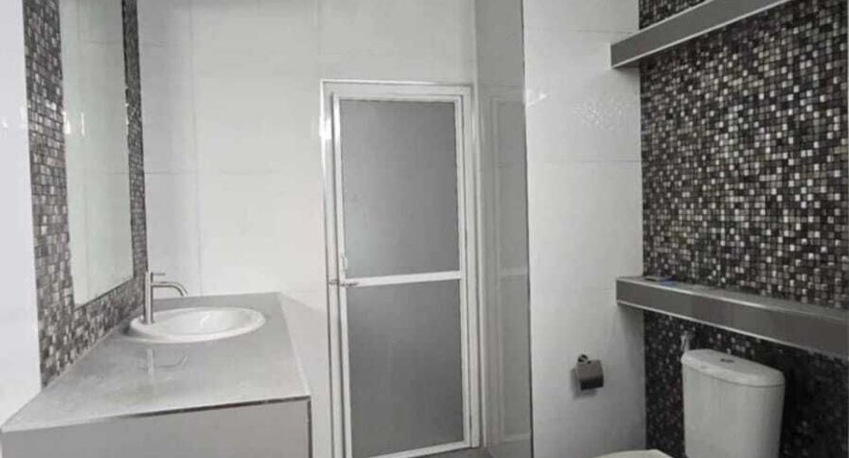 Casa adosada en venta de 3 habitaciones en Thalang, Phuket