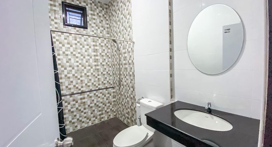 For sale 3 bedrooms house in Phatthana Nikhom, Lopburi