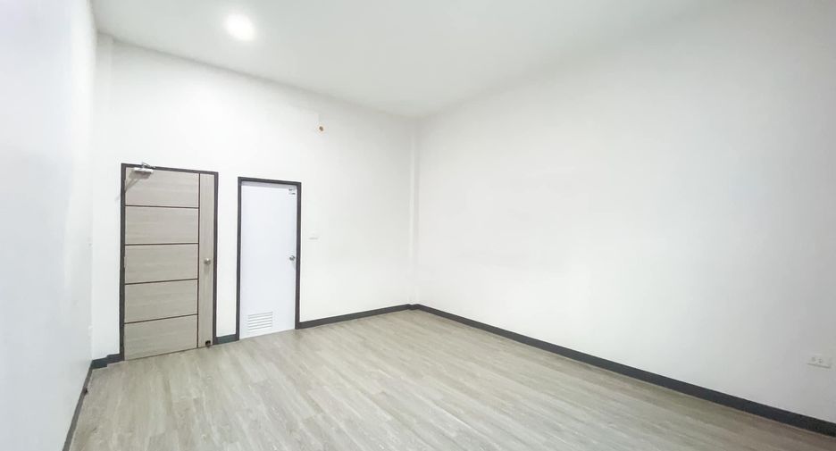For sale 3 bedrooms house in Phatthana Nikhom, Lopburi