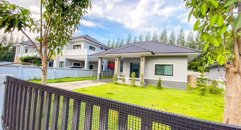 For sale 3 bedrooms house in Phatthana Nikhom, Lopburi