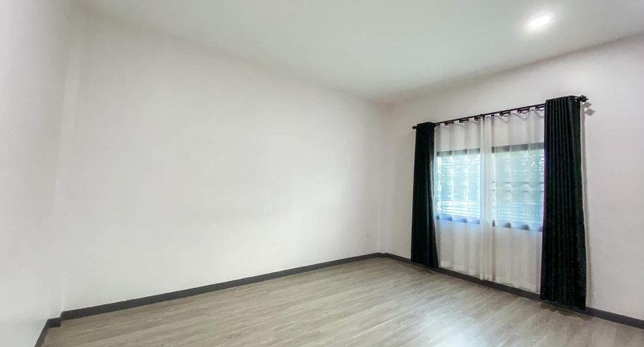 For sale 3 bedrooms house in Phatthana Nikhom, Lopburi