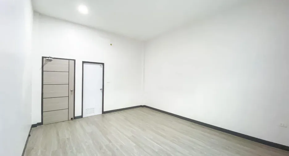 For sale 3 bedrooms house in Phatthana Nikhom, Lopburi
