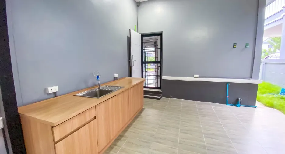For sale 3 bedrooms house in Phatthana Nikhom, Lopburi