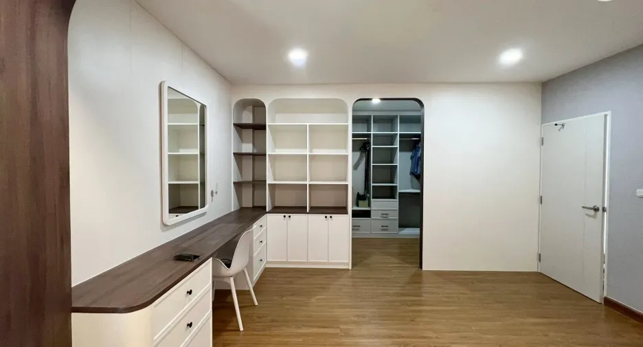 Casa en venta de 4 habitaciones en Mueang Pathum Thani, Pathum Thani