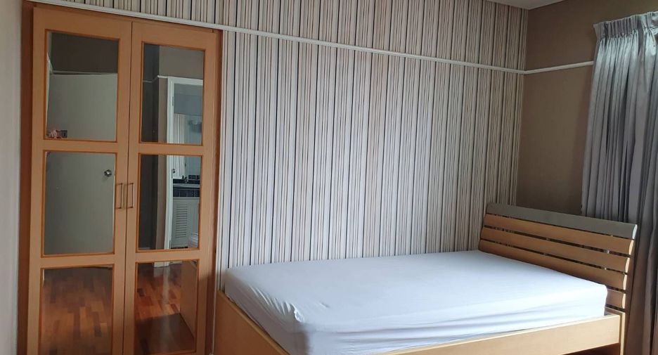 For sale 3 bedrooms condo in Yan Nawa, Bangkok