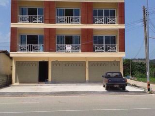 Casa adosada en venta de 3 habitaciones en Mueang Rayong, Rayong