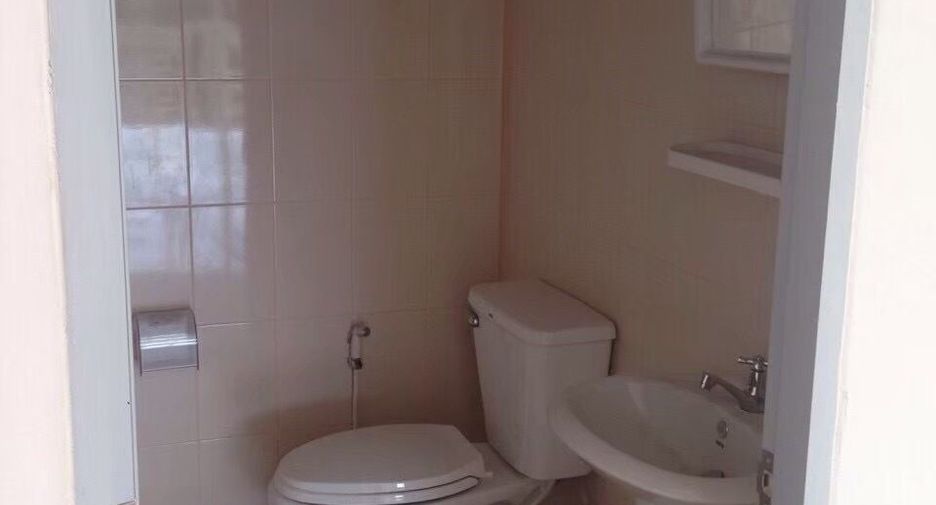 Casa adosada en venta de 3 habitaciones en Mueang Rayong, Rayong