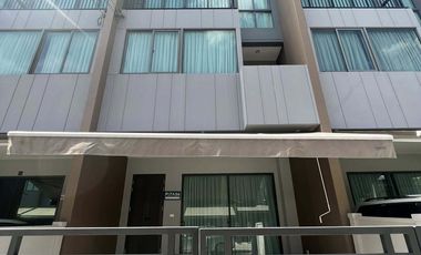 For sale 2 bedrooms townhouse in Saphan Sung, Bangkok