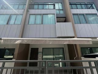 For sale 2 bedrooms townhouse in Saphan Sung, Bangkok