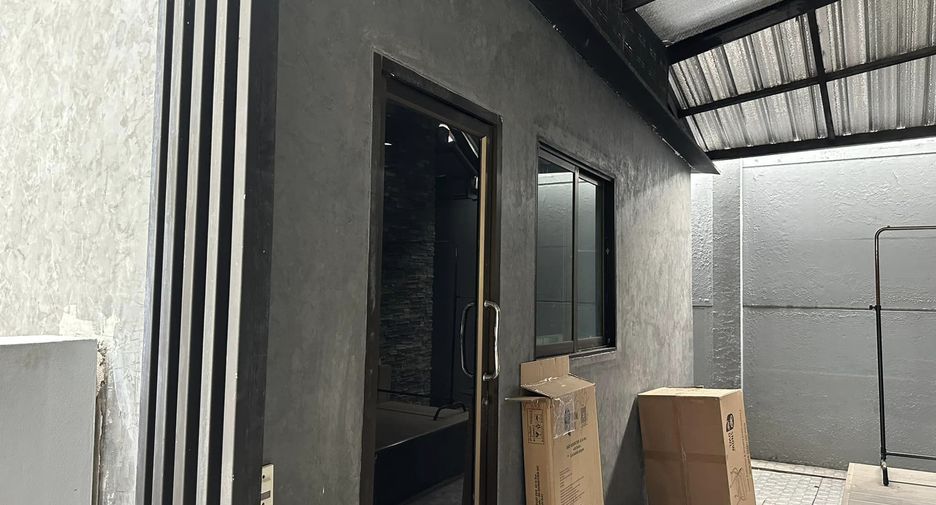Haus zum Kauf mit 4 Zimmer in Nong Khaem, Bangkok