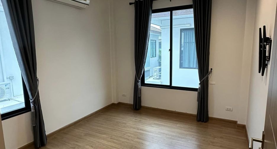 Haus zum Kauf mit 4 Zimmer in Nong Khaem, Bangkok