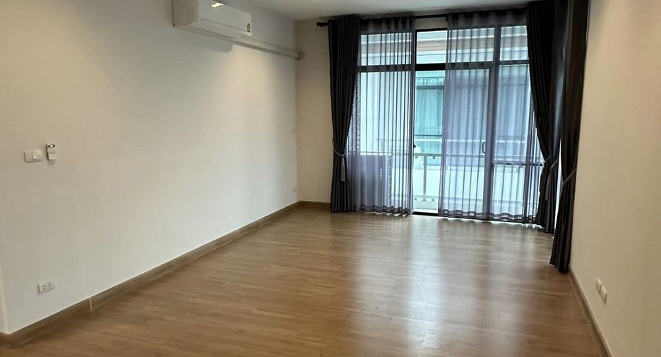 Haus zum Kauf mit 4 Zimmer in Nong Khaem, Bangkok