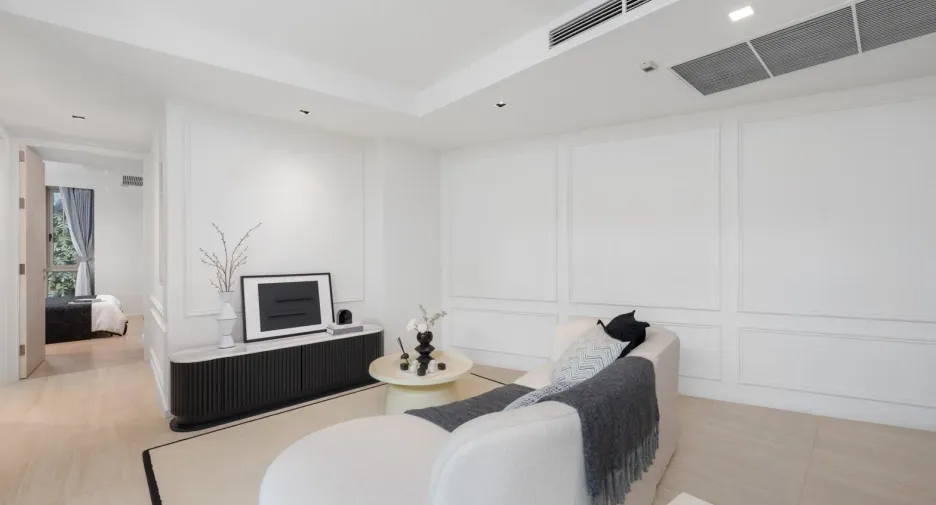 For sale 3 bedrooms condo in Khlong Toei, Bangkok