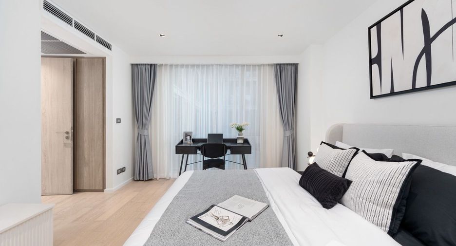 For sale 3 bedrooms condo in Khlong Toei, Bangkok