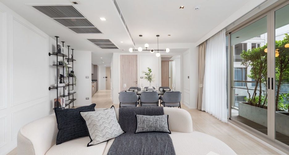 For sale 3 bedrooms condo in Khlong Toei, Bangkok