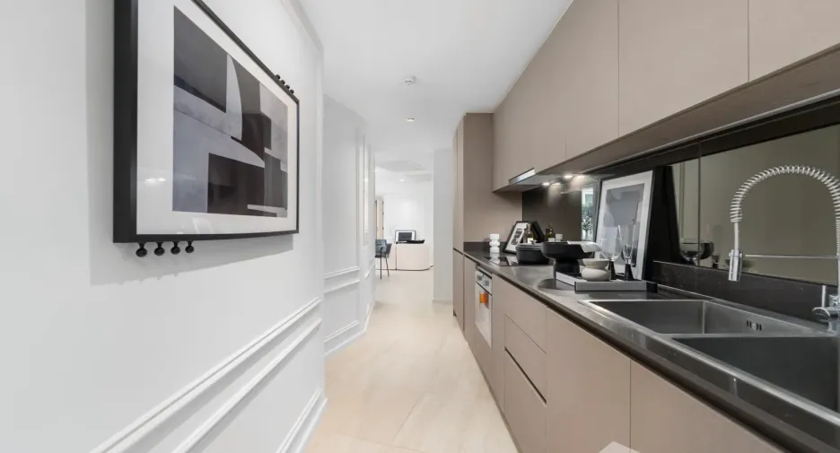 For sale 3 bedrooms condo in Khlong Toei, Bangkok