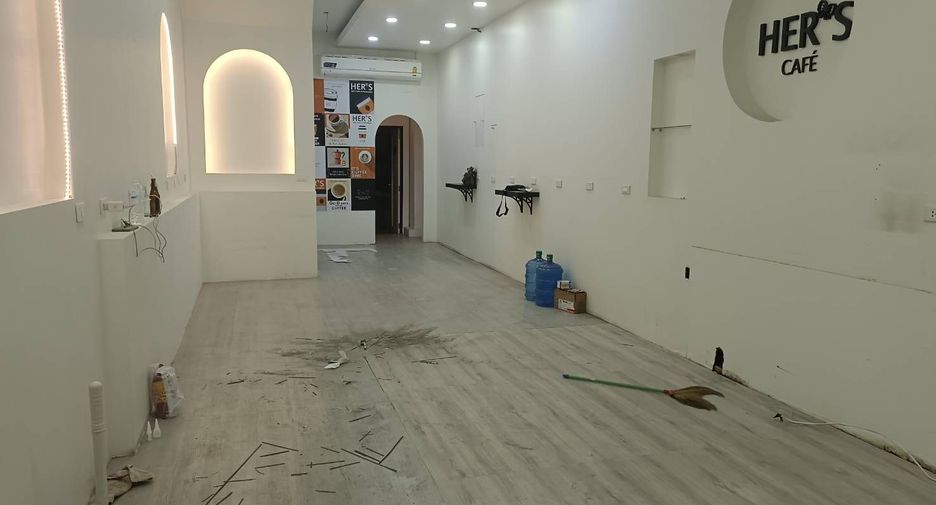 For sale 1 bed retail Space in Mueang Phetchabun, Phetchabun