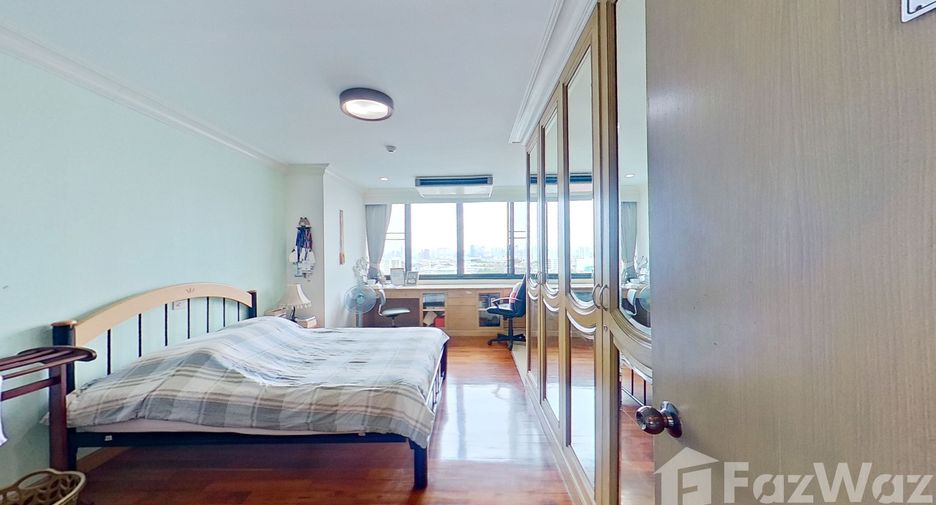 For sale 3 bedrooms condo in Yan Nawa, Bangkok