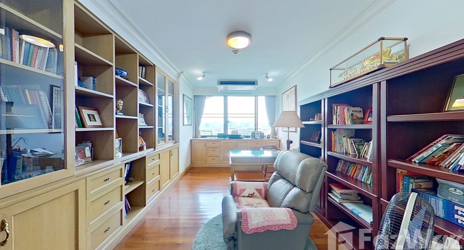 For sale 3 bedrooms condo in Yan Nawa, Bangkok
