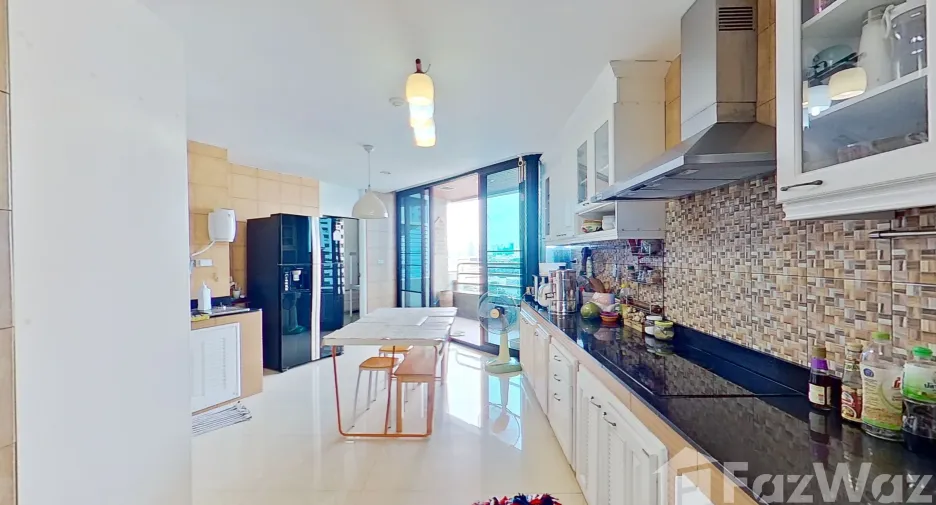 For sale 3 bedrooms condo in Yan Nawa, Bangkok