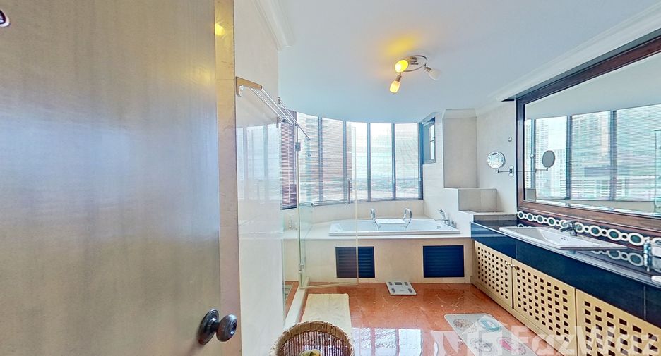 For sale 3 bedrooms condo in Yan Nawa, Bangkok