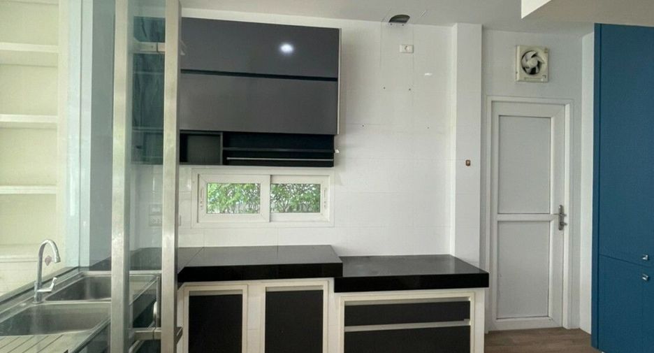 For sale 4 bedrooms house in Bang Phli, Samut Prakan