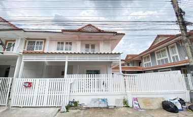 For sale 3 bedrooms townhouse in Khlong Luang, Pathum Thani