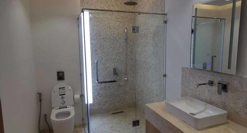 For rent 2 bedrooms condo in Mueang Phuket, Phuket