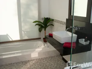 À louer 3 chambres villa à Mueang Phuket, Phuket