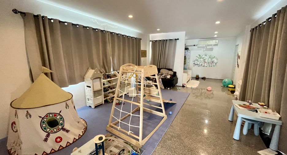 For sale 3 bedrooms villa in Mueang Phuket, Phuket