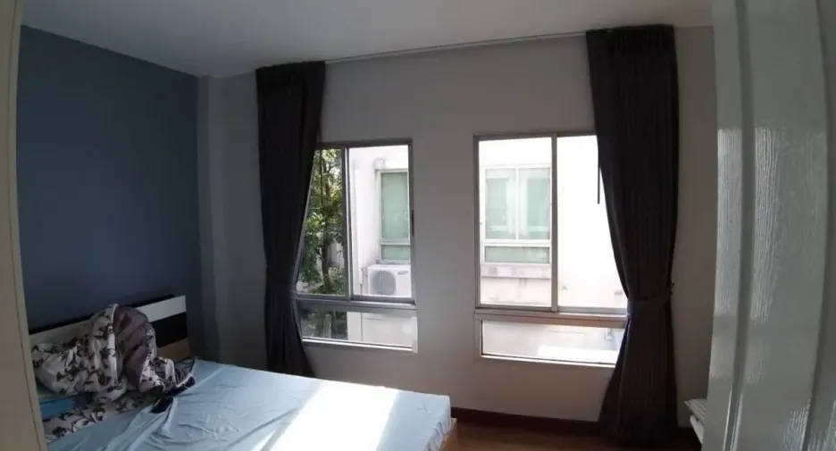 For sale 3 bedrooms townhouse in Bang Kapi, Bangkok