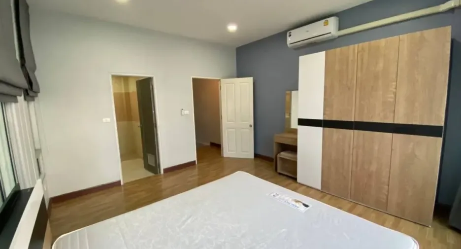 For sale 3 bedrooms townhouse in Bang Kapi, Bangkok
