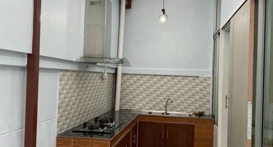 For sale 3 bedrooms townhouse in Bang Kapi, Bangkok