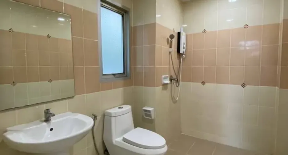 For sale 3 bedrooms townhouse in Bang Kapi, Bangkok