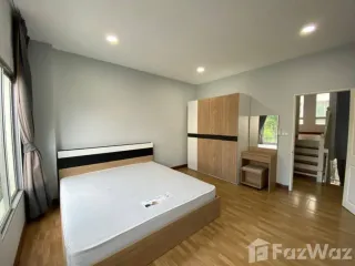 For sale 3 bedrooms townhouse in Bang Kapi, Bangkok